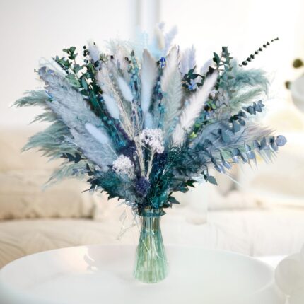 Dried pampas grass decor